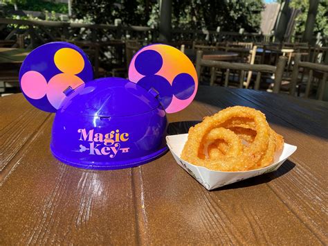 Mickeys maagic hat
